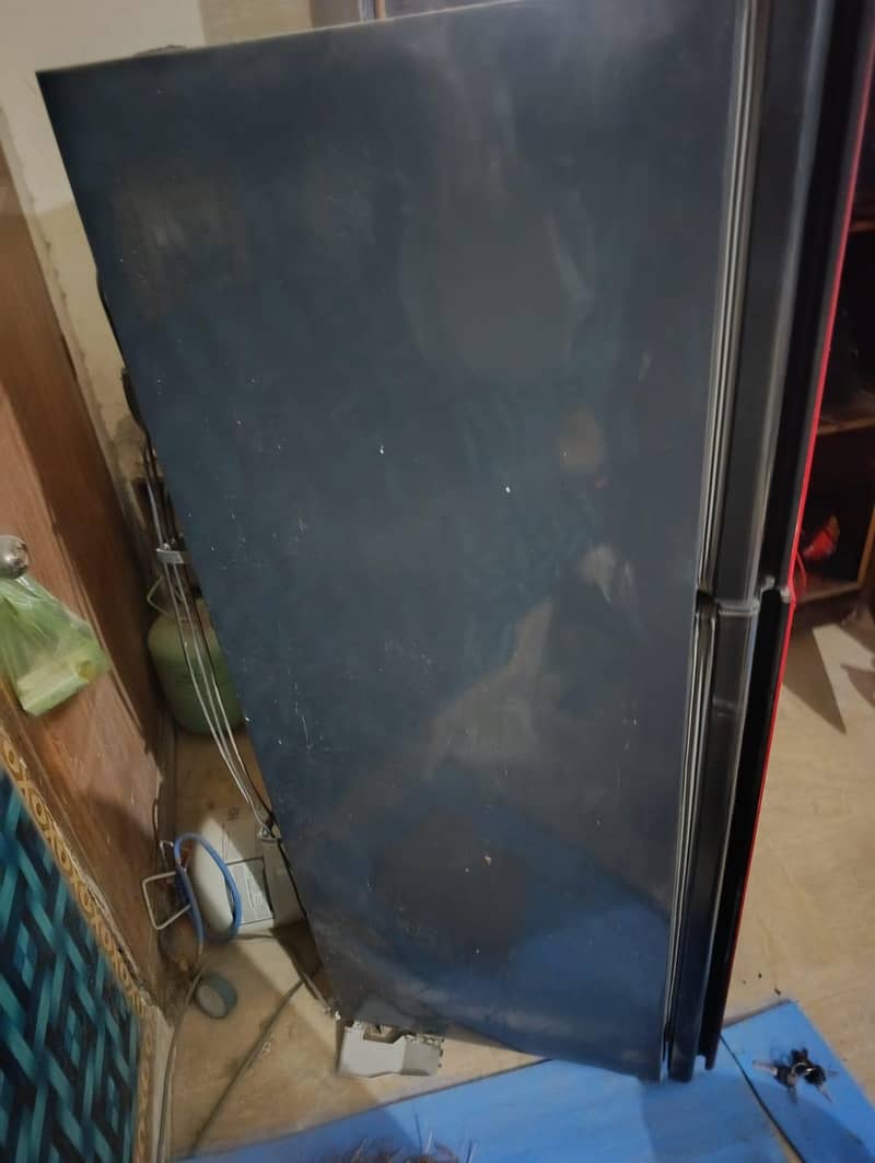 Dawlance refrigerator medium size. 3