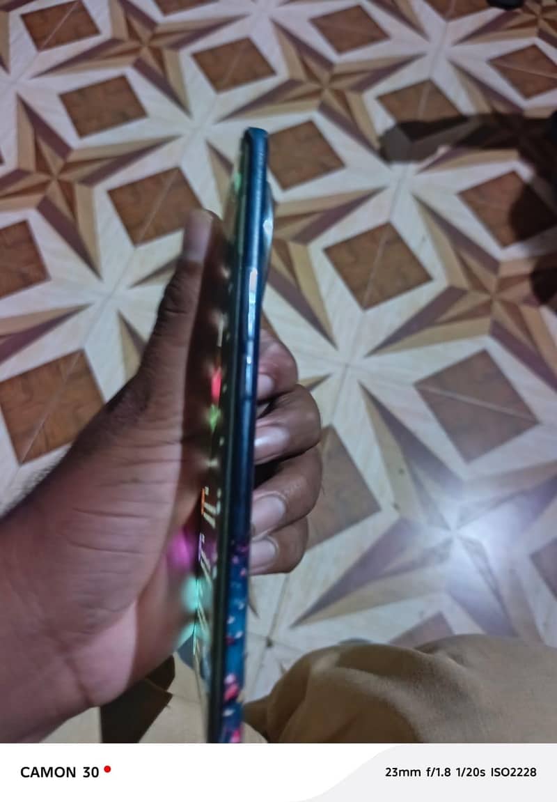 Vivo V30 e 1