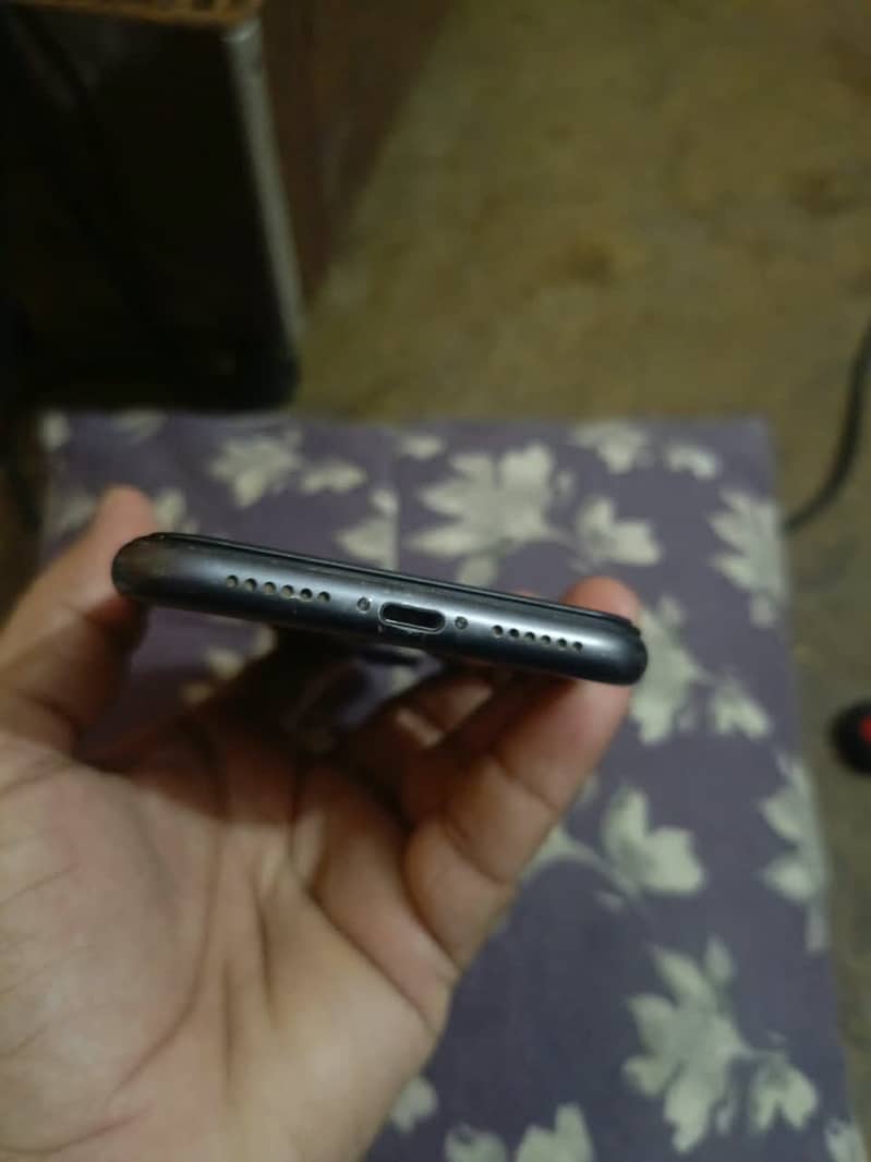 Apple iPhone 11 3