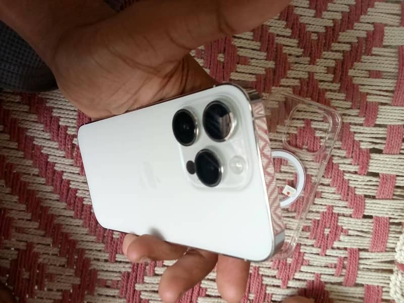 Apple iPhone 14 Pro 1