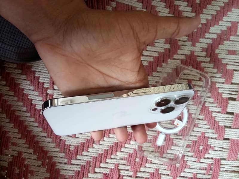 Apple iPhone 14 Pro 2