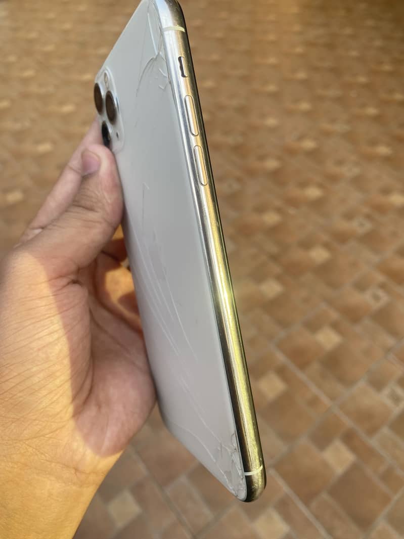 Apple iPhone 11 3