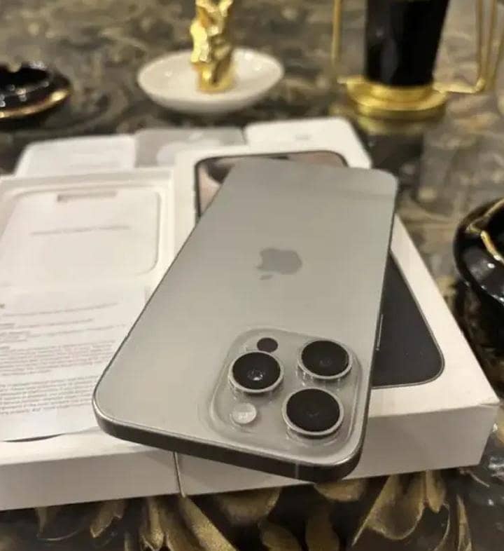 Apple iPhone 15 Pro Max 0
