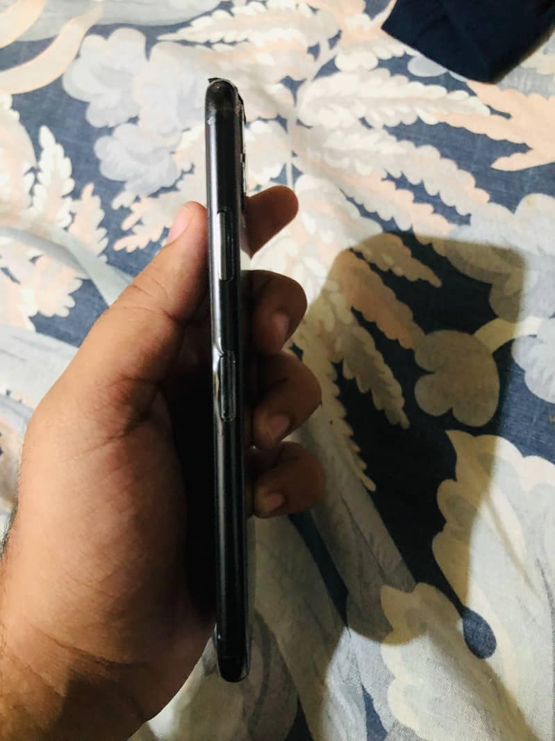 Apple iPhone 11 Pro Max 3