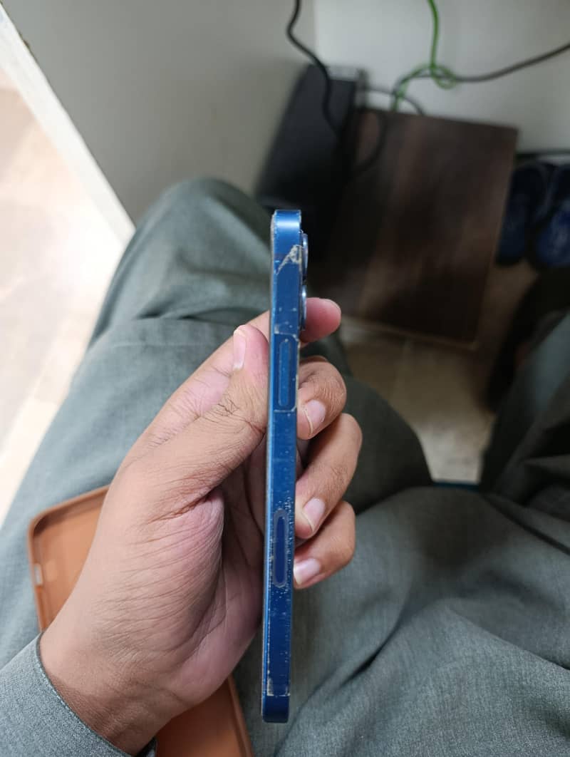 Apple iPhone 12 1