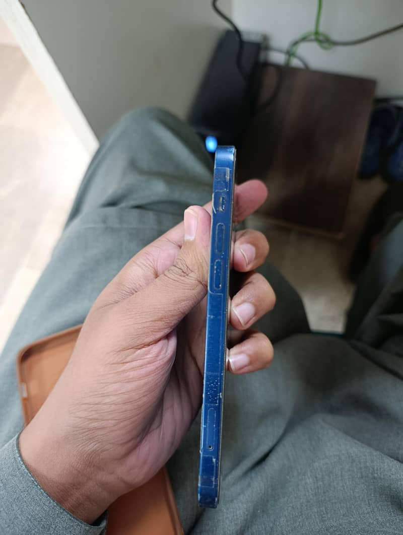 Apple iPhone 12 2