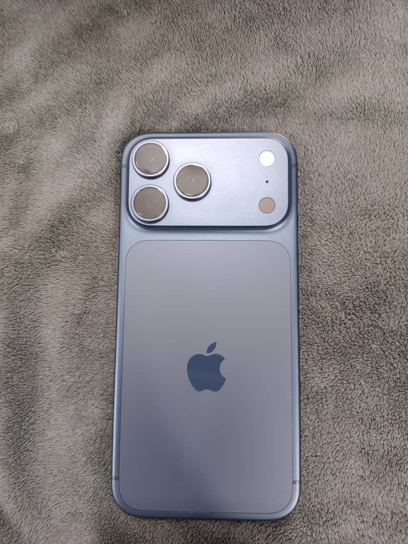 Apple iPhone 17 Pro Max 2