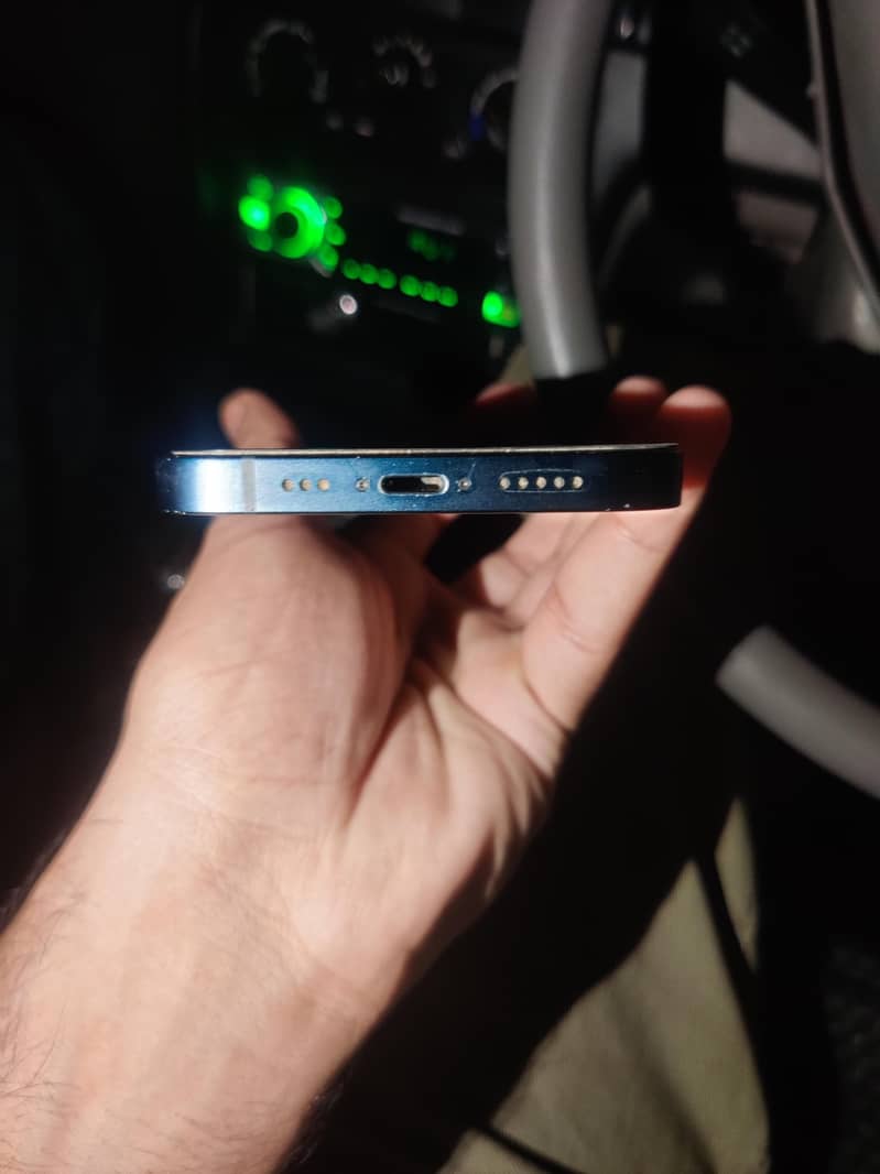 Apple iPhone 13 2