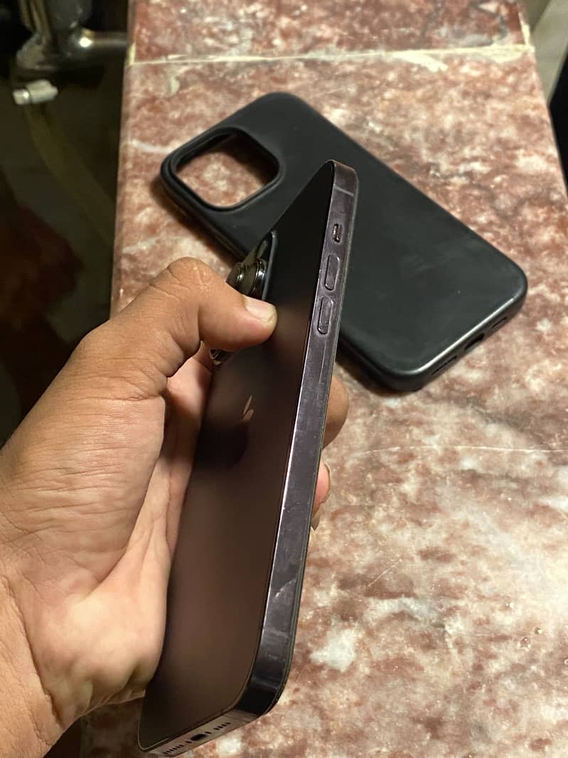 Apple iPhone 14 Pro Max 1