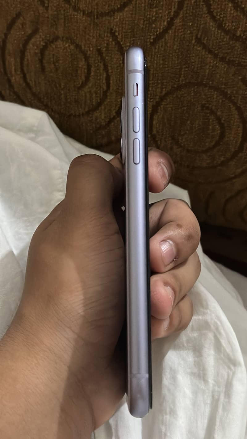 Apple iPhone 11 4