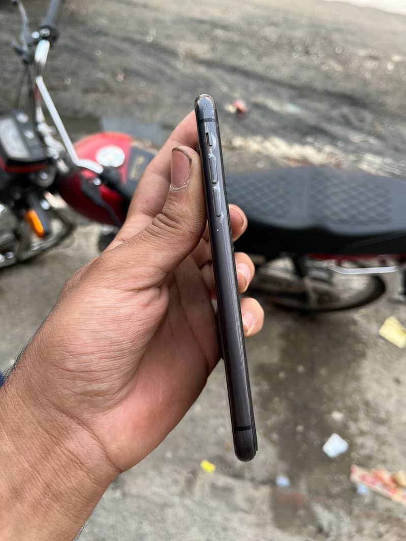 Apple iPhone 11 2