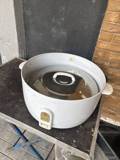 Rice cooker for commercial use
