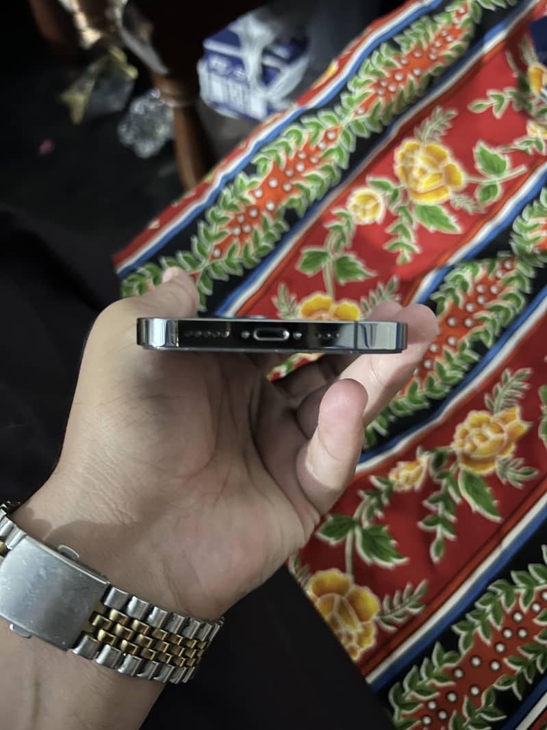 Apple iPhone 12 Pro 3