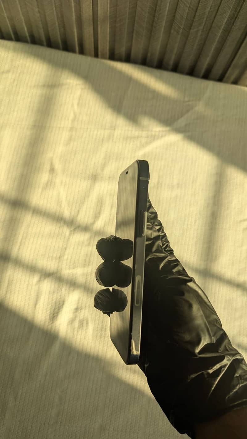 Apple iPhone 12 4