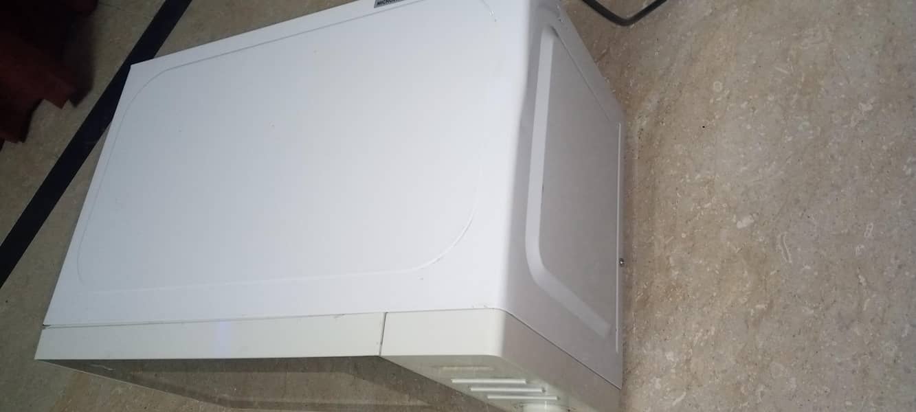 Microwave oven 1