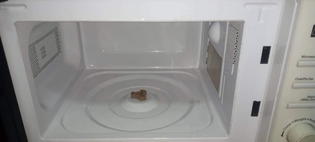 Microwave oven 4