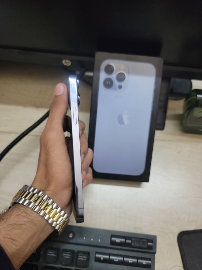 Apple iPhone 13 Pro Max 1