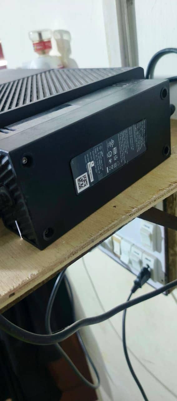 xbox one with one extra original controller 4