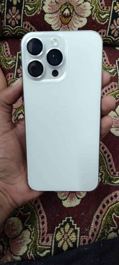 Apple iPhone 15 Pro Max 0