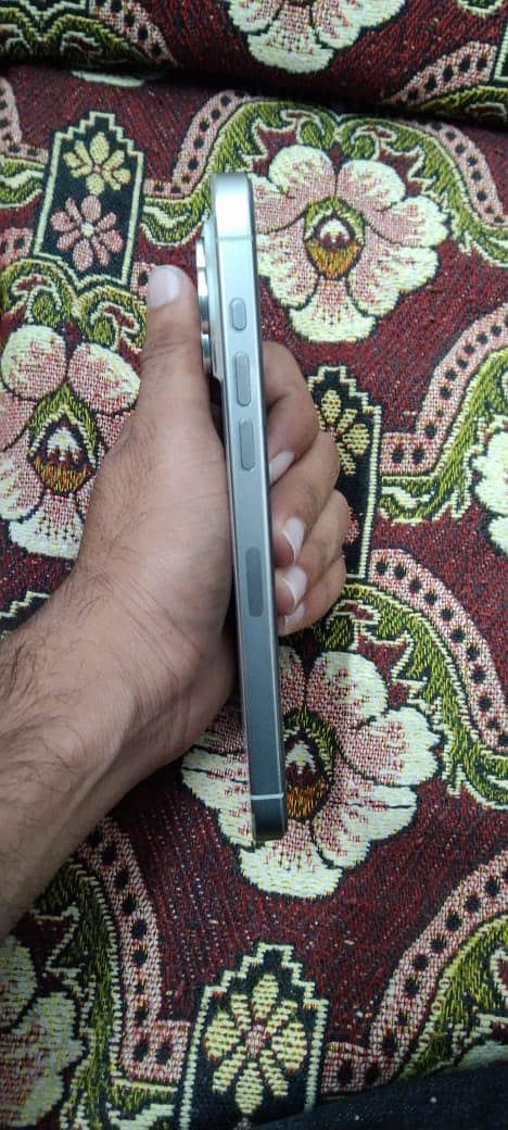 Apple iPhone 15 Pro Max 2