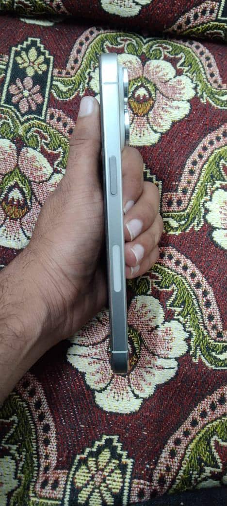 Apple iPhone 15 Pro Max 3