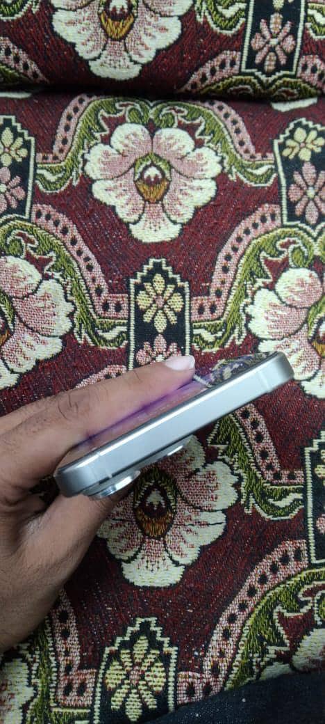 Apple iPhone 15 Pro Max 4