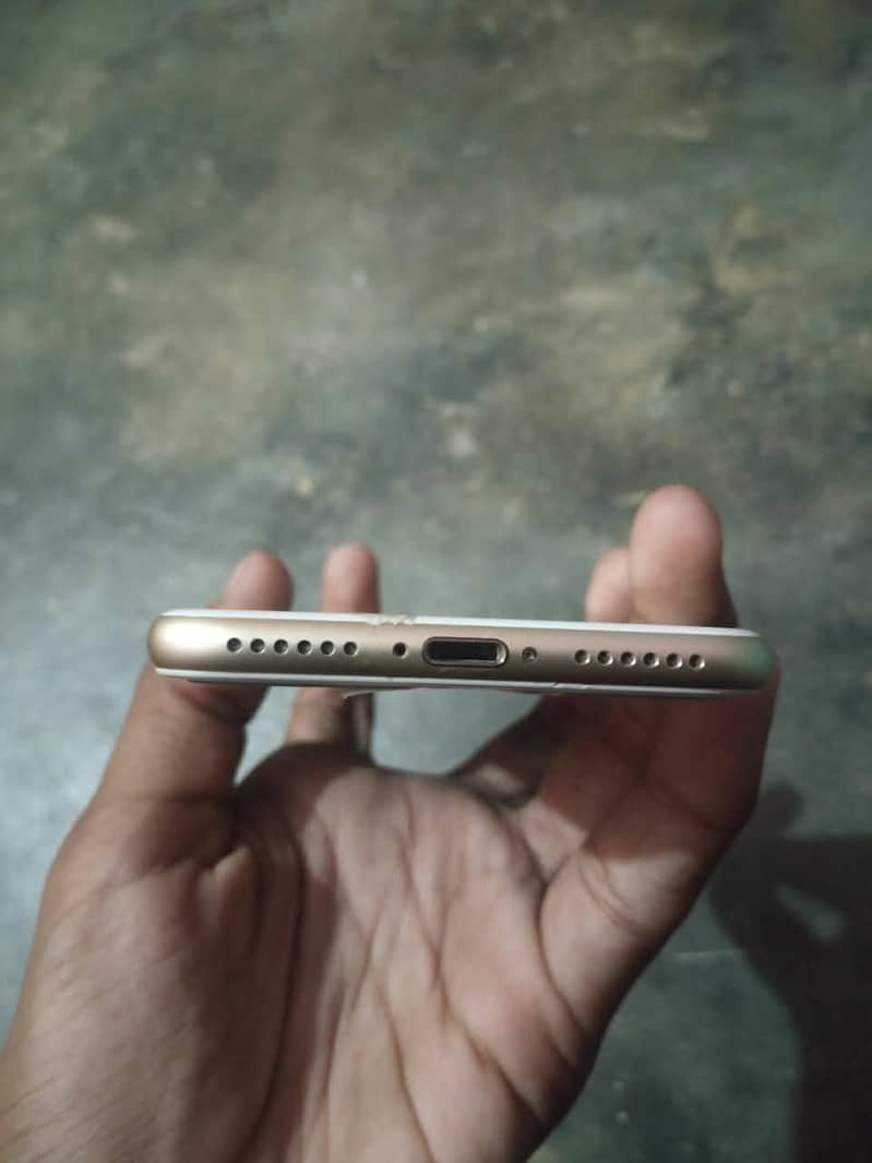 Apple iPhone 7 0