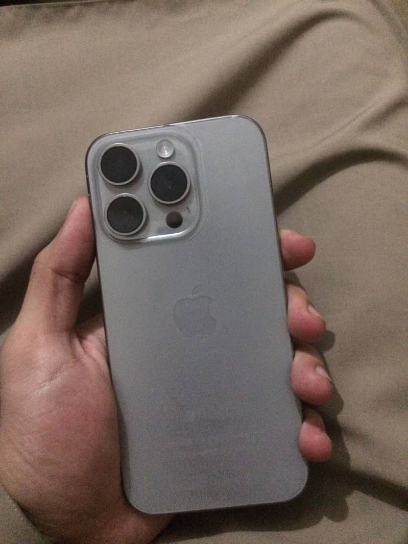 Apple iPhone 15 Pro 0
