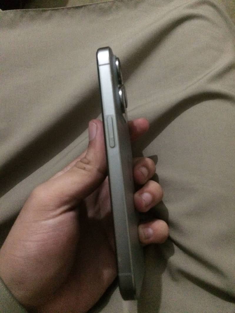 Apple iPhone 15 Pro 2