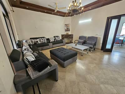 girls hostel rooms available very premium room and home food