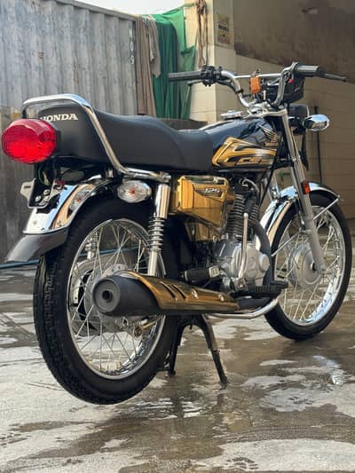 Honda 125 Self Start Gold Edition