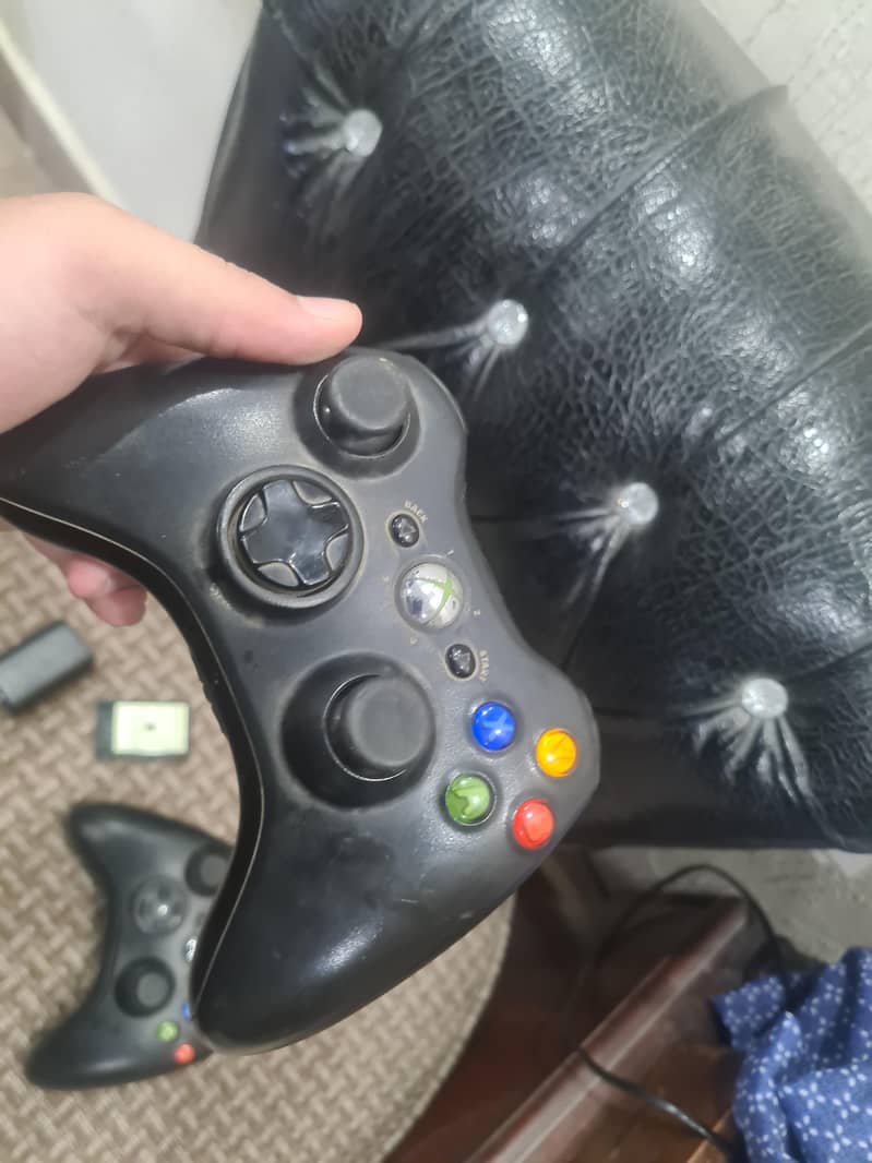 2 xbox 360 wireless controller's 1