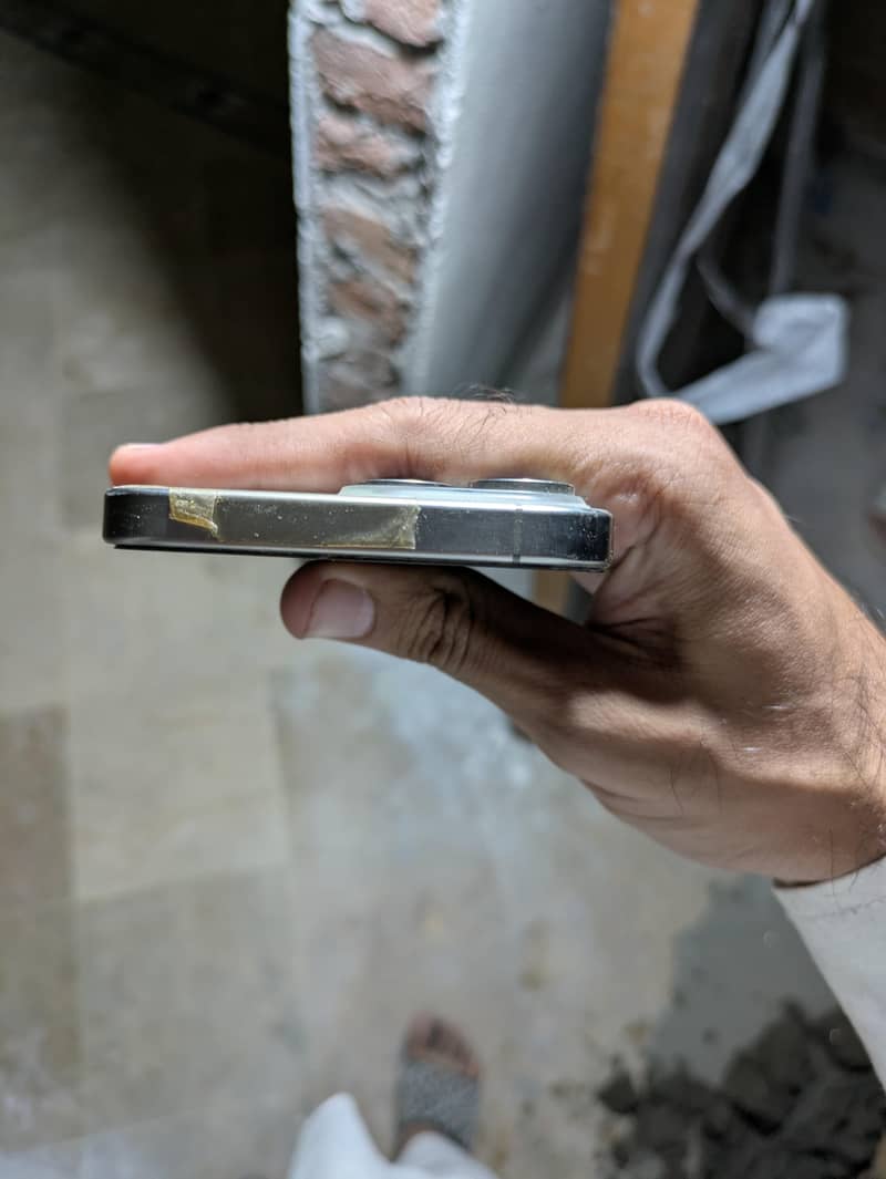 Apple iPhone 15 Pro Max 1