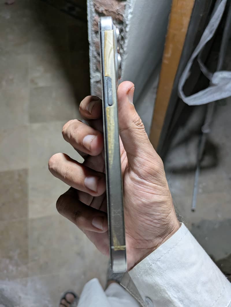 Apple iPhone 15 Pro Max 3