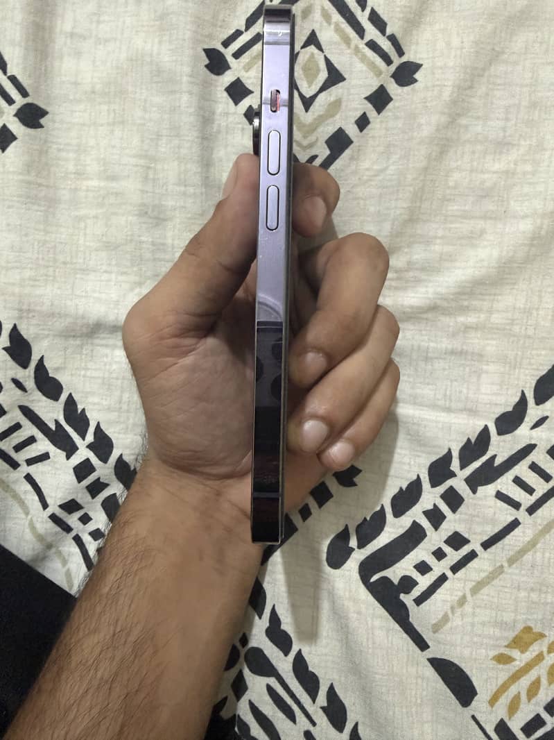 Apple iPhone 14 Pro 1