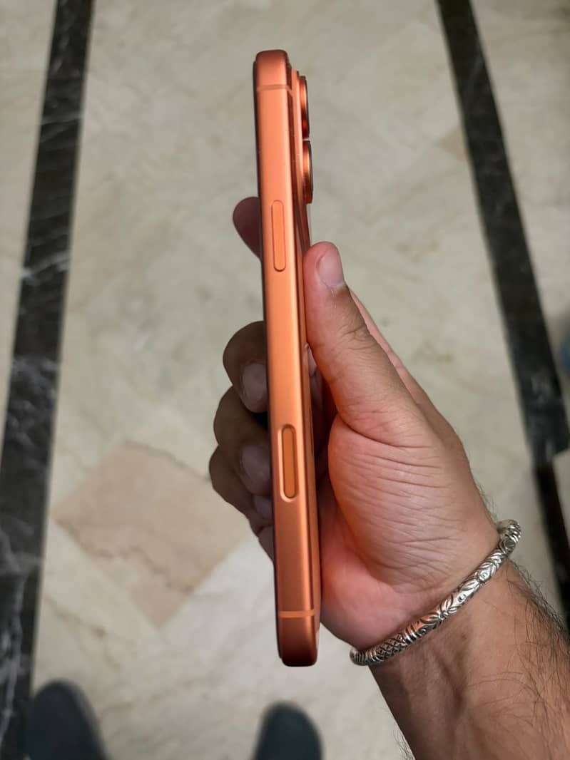Apple iPhone 17 Pro Max 4