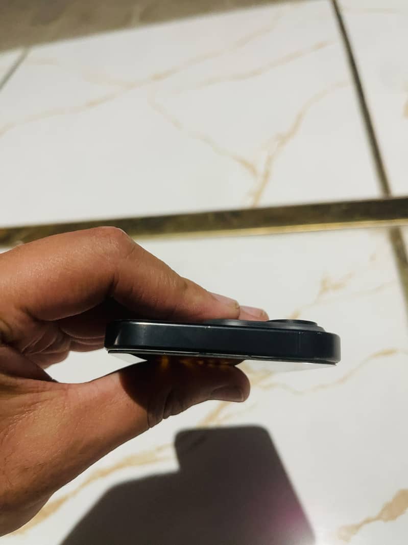 Apple iPhone 15 Pro 2