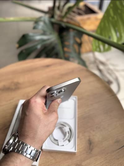 Apple iPhone 15 Pro Max 256gb jv 10by10 complete box