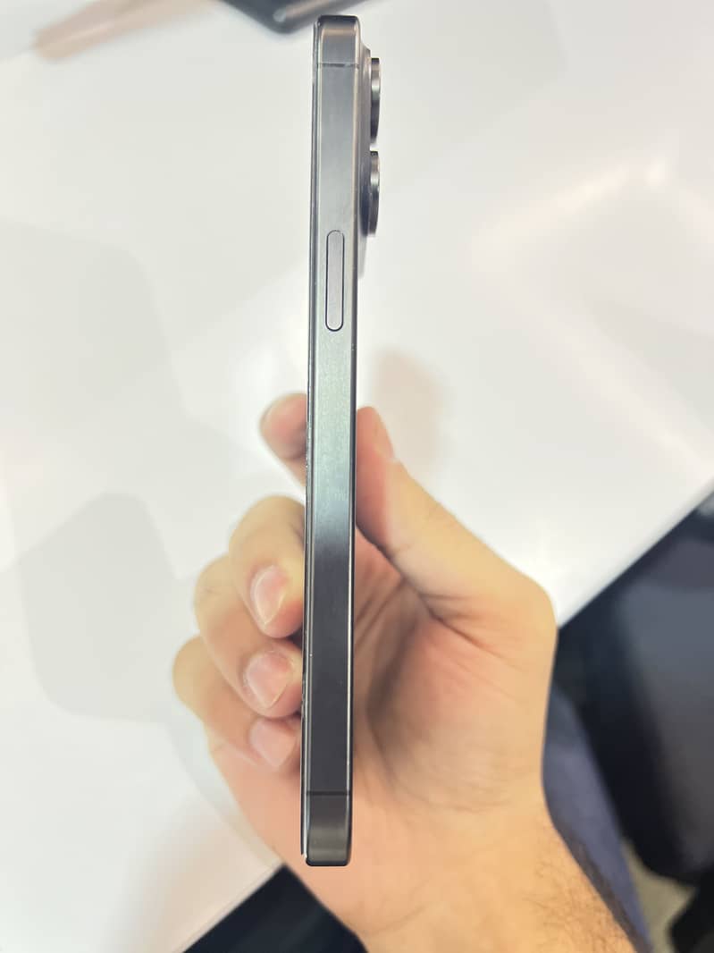 Apple iPhone 15 Pro Max 2
