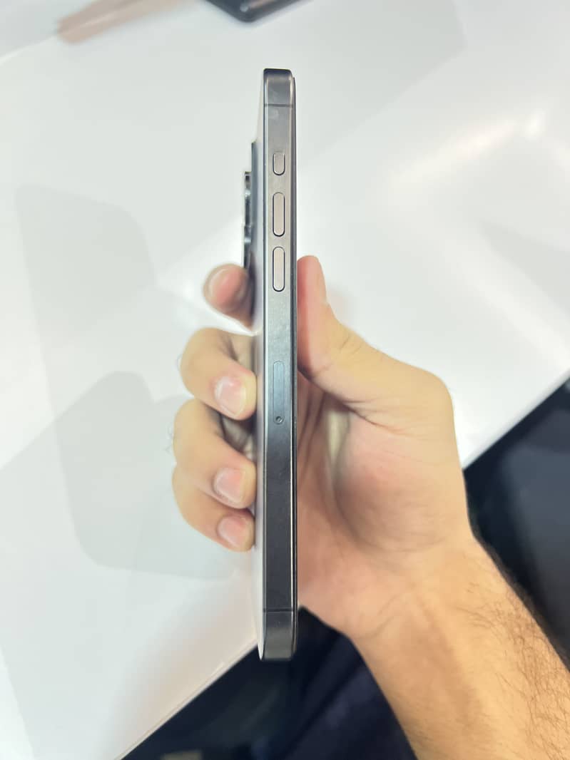 Apple iPhone 15 Pro Max 3