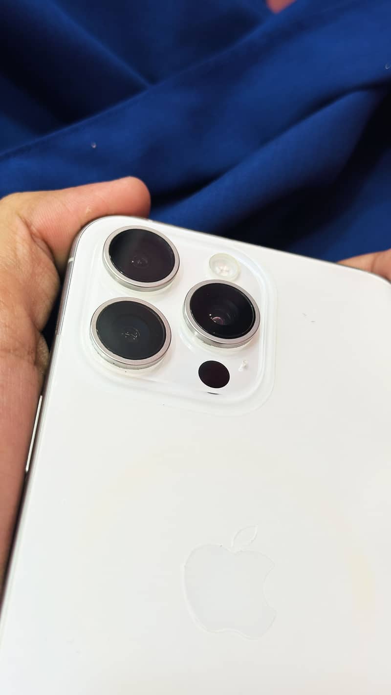 Apple iPhone 15 Pro Max 1
