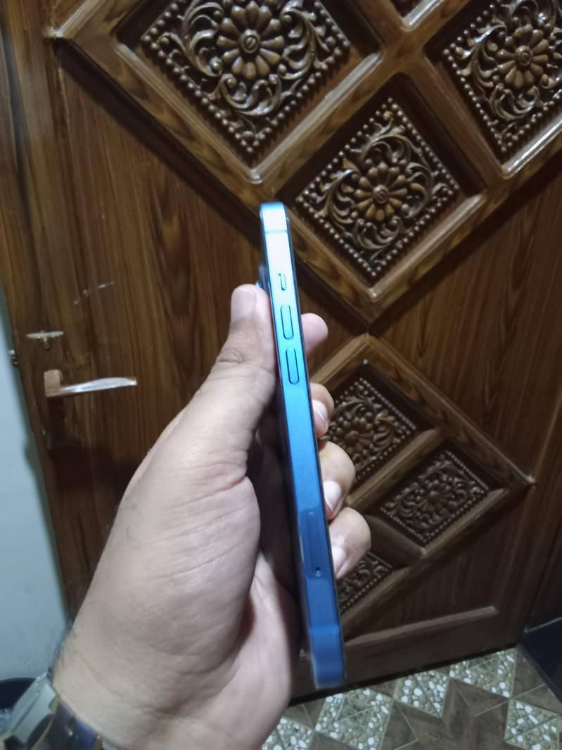 Apple iPhone 13 5