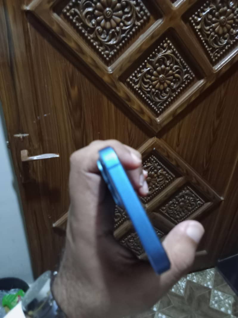 Apple iPhone 13 7
