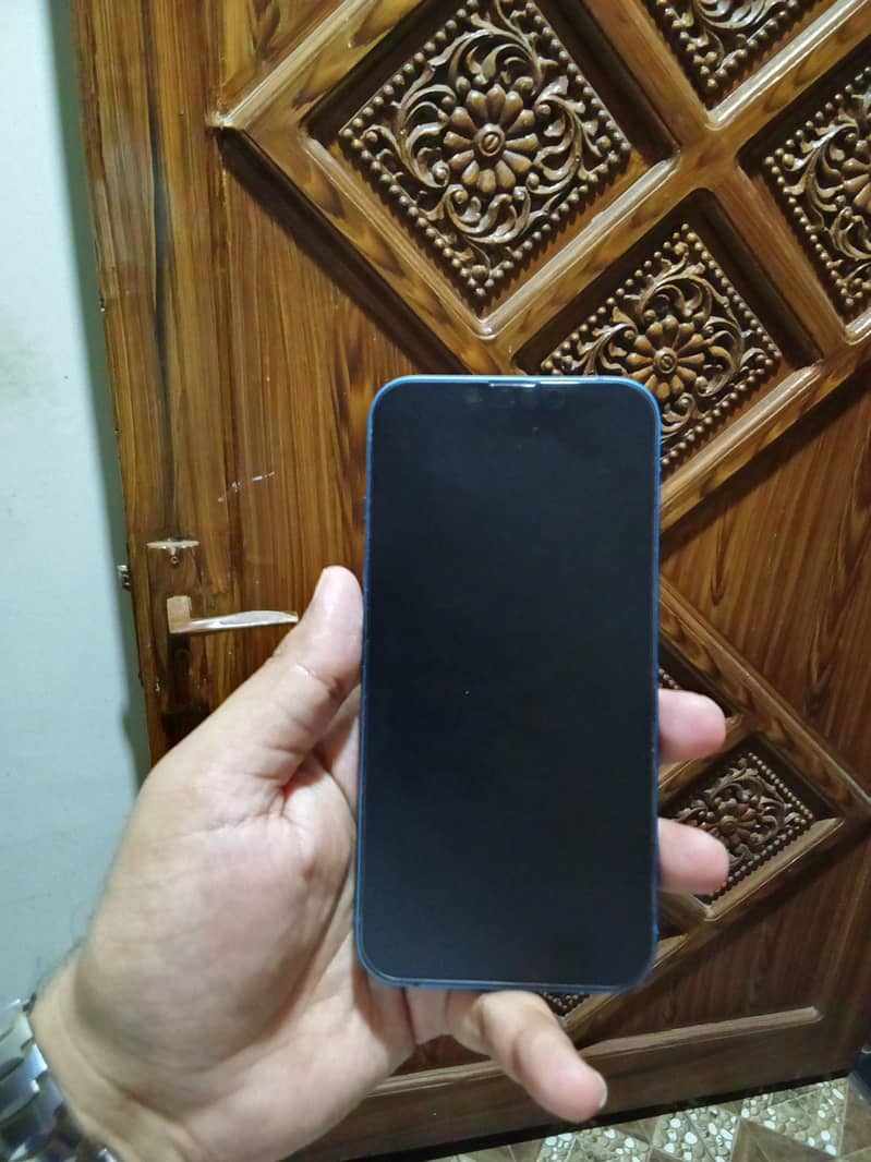 Apple iPhone 13 8