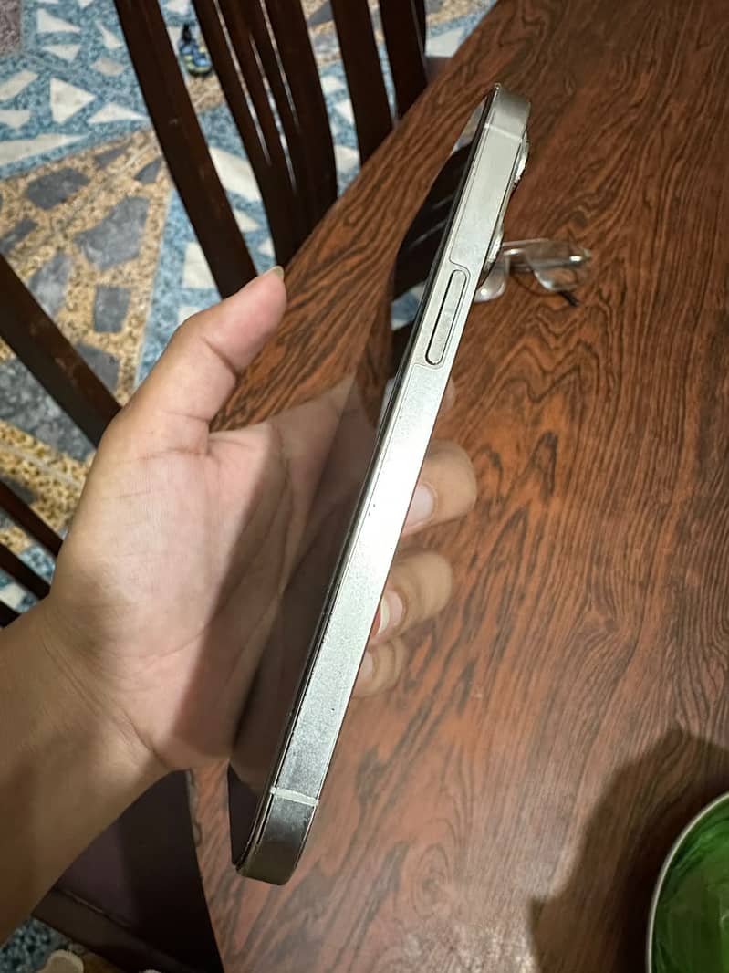 Apple iPhone 13 Pro 4