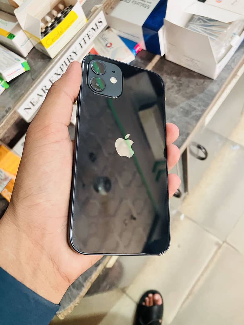 Apple iPhone 12 4