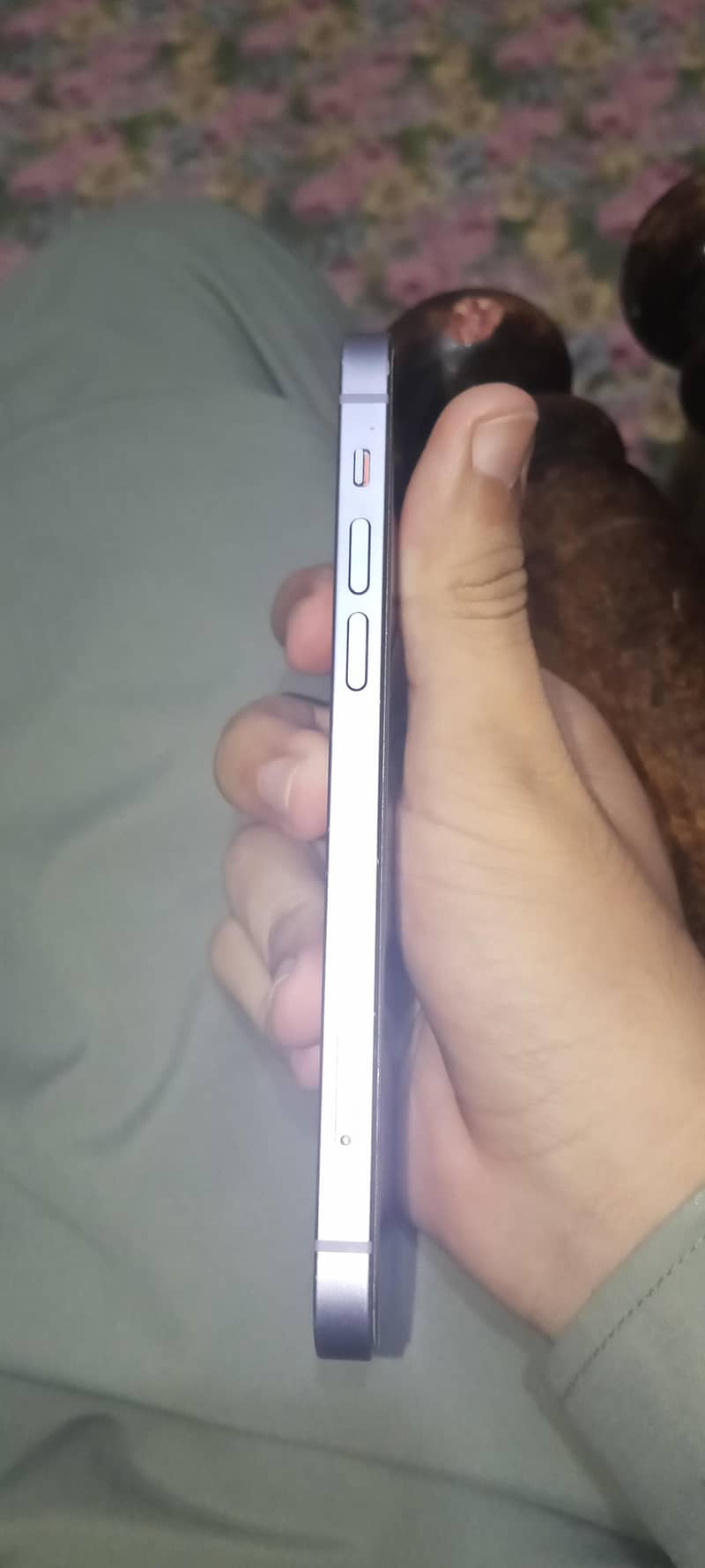 Apple iPhone 12 4