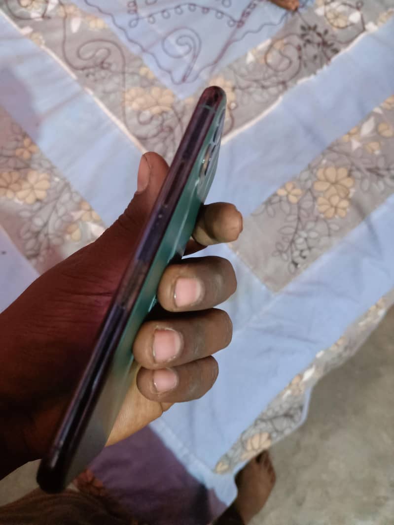 Apple iPhone 11 Pro 2