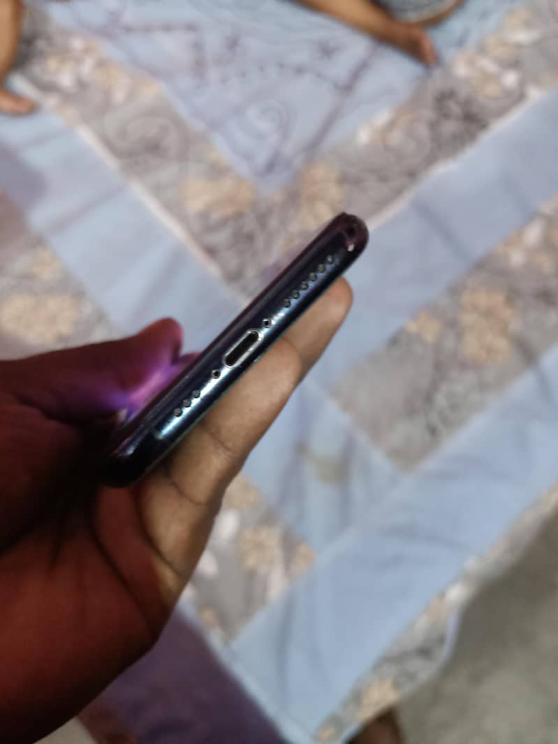 Apple iPhone 11 Pro 4