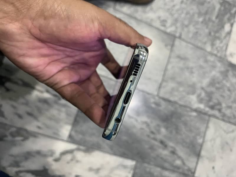 Samsung Mobile S8 4